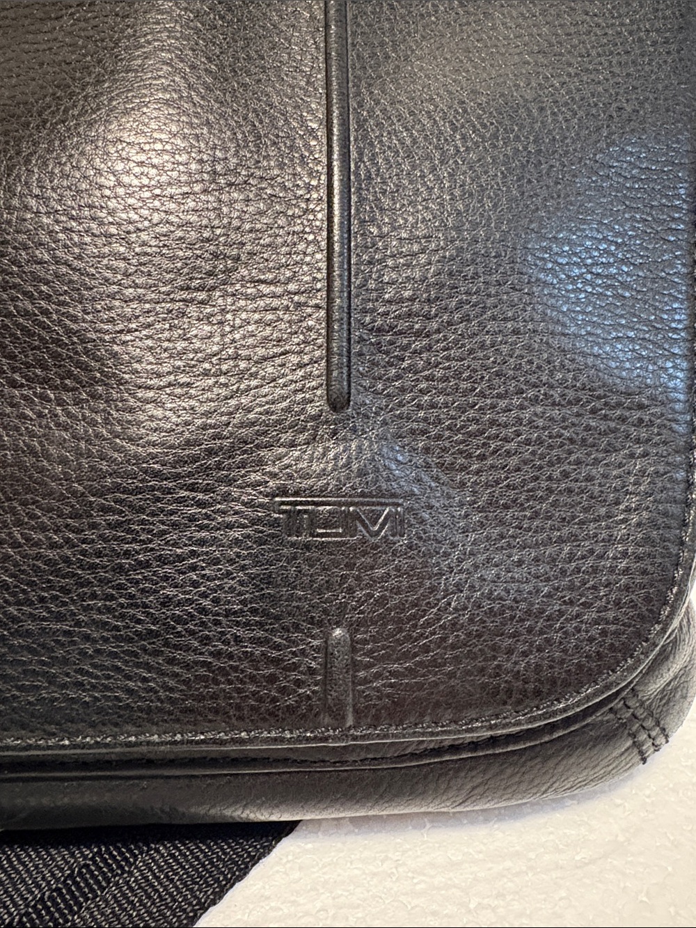 Tumi Black Leather Messenger Bag for Men - Picture 2 of 7
